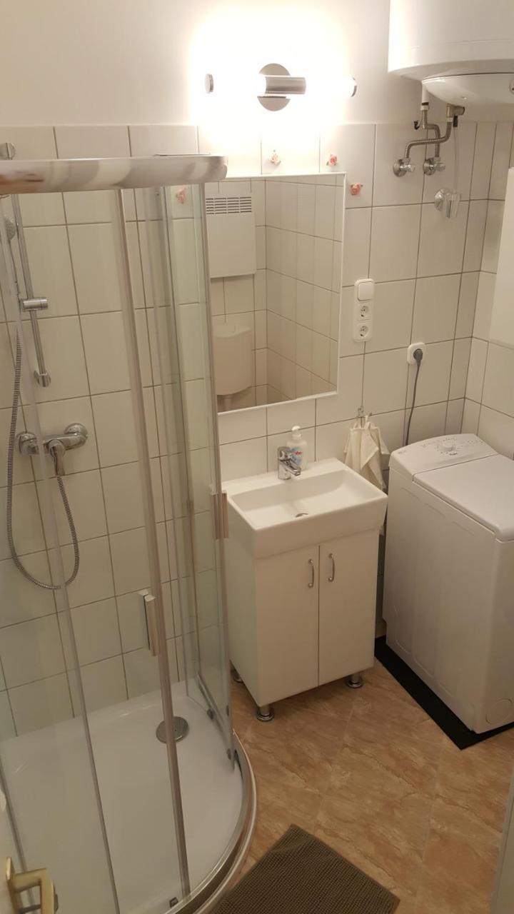 Authentic Akacfa Apartment Budapest Exterior photo
