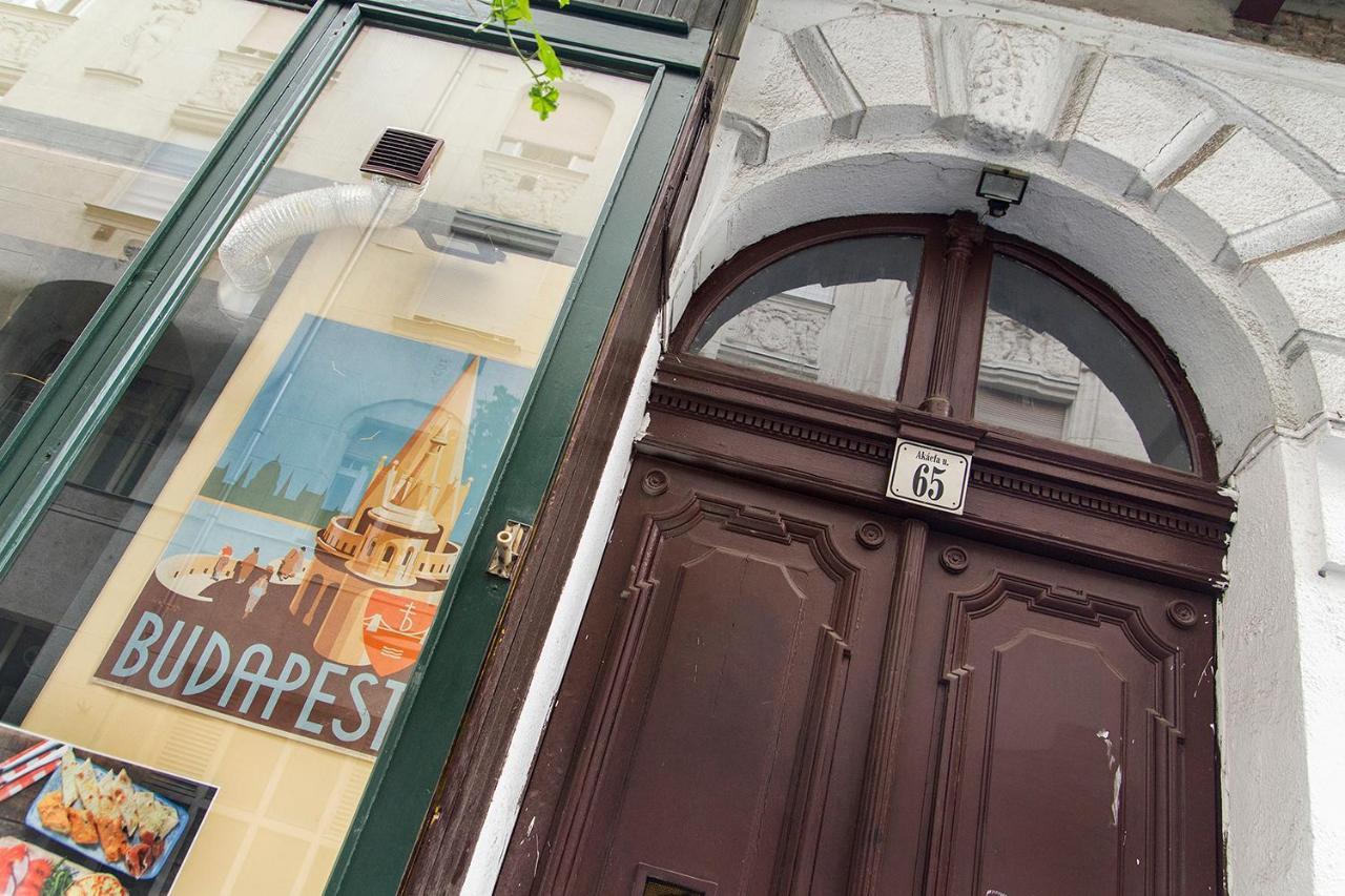Authentic Akacfa Apartment Budapest Exterior photo