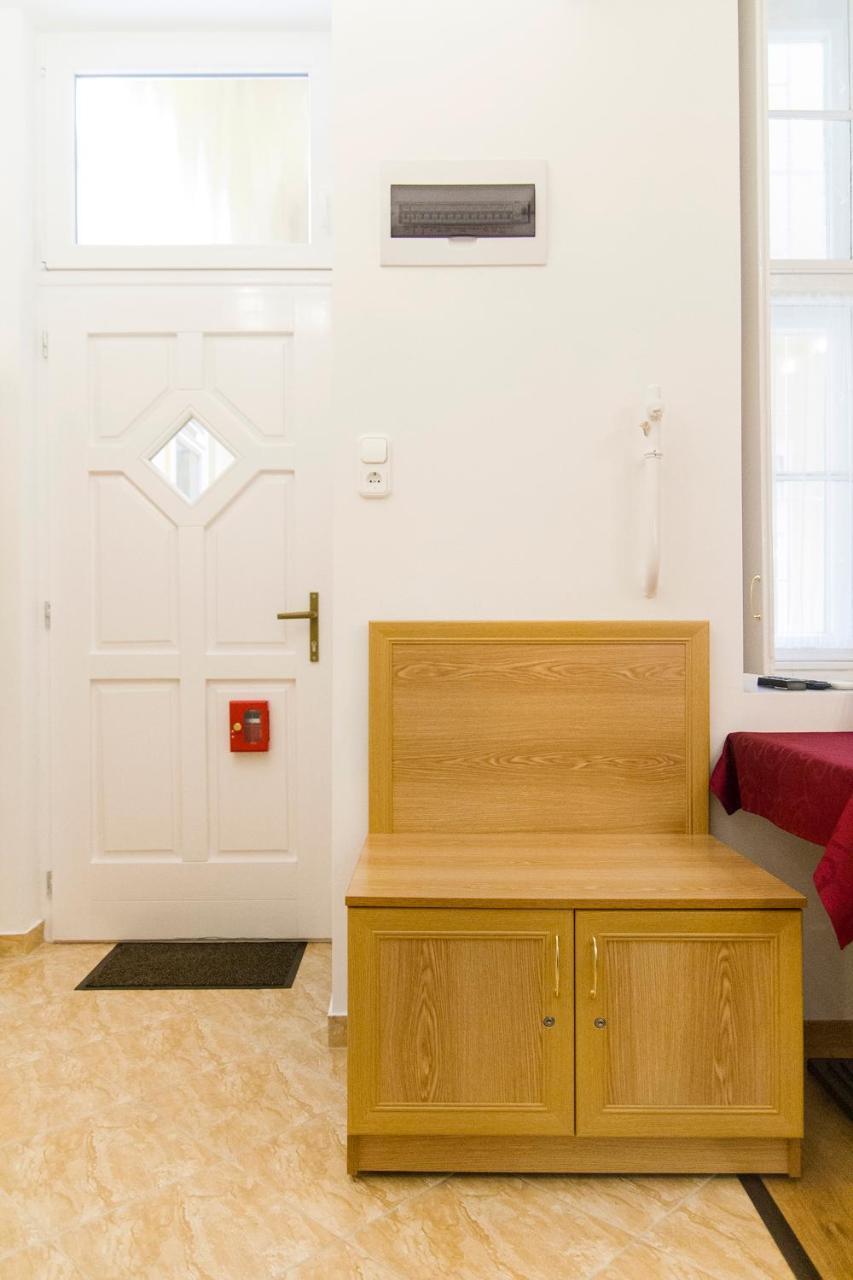 Authentic Akacfa Apartment Budapest Exterior photo