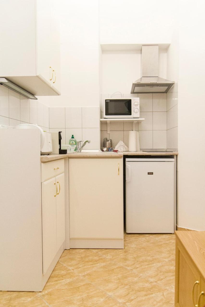 Authentic Akacfa Apartment Budapest Exterior photo