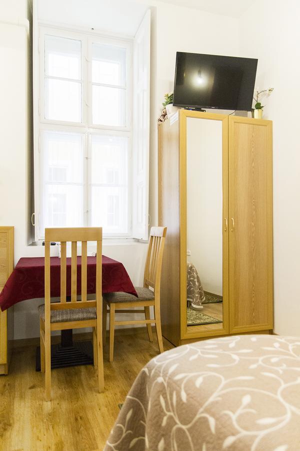 Authentic Akacfa Apartment Budapest Exterior photo